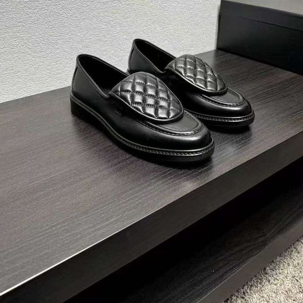 New high-quality classic flip-top metal buckle single loafers for women